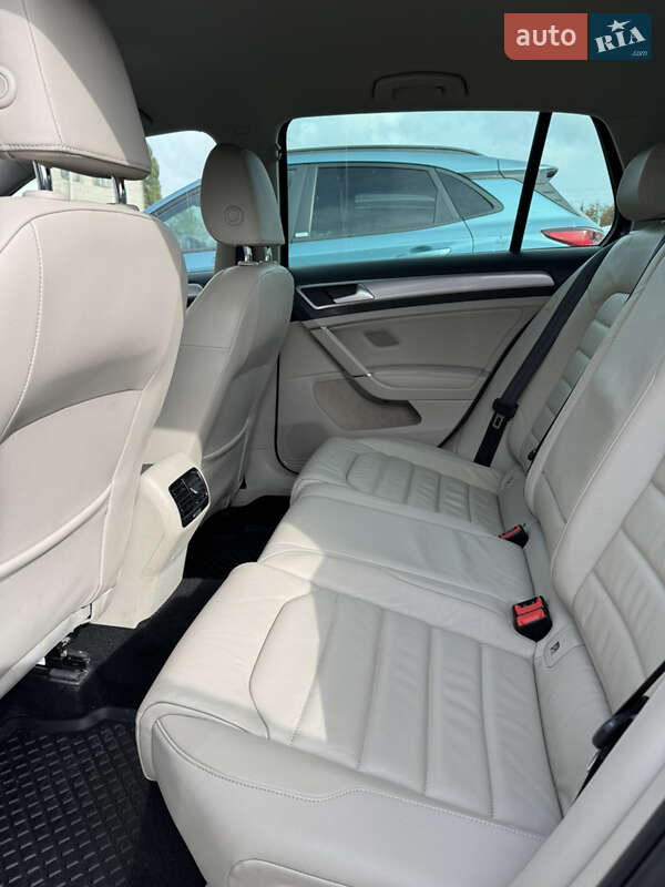 Хэтчбек Volkswagen e-Golf 2016 в Житомире