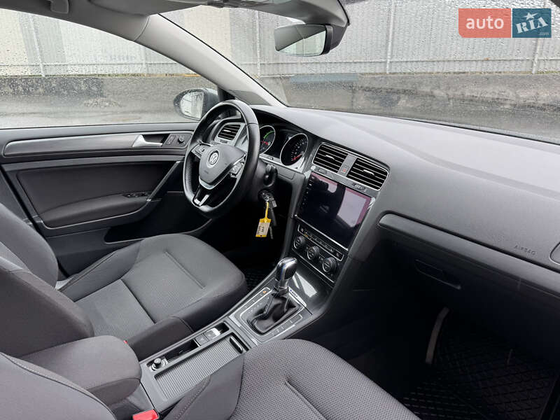 Хетчбек Volkswagen e-Golf 2017 в Вінниці