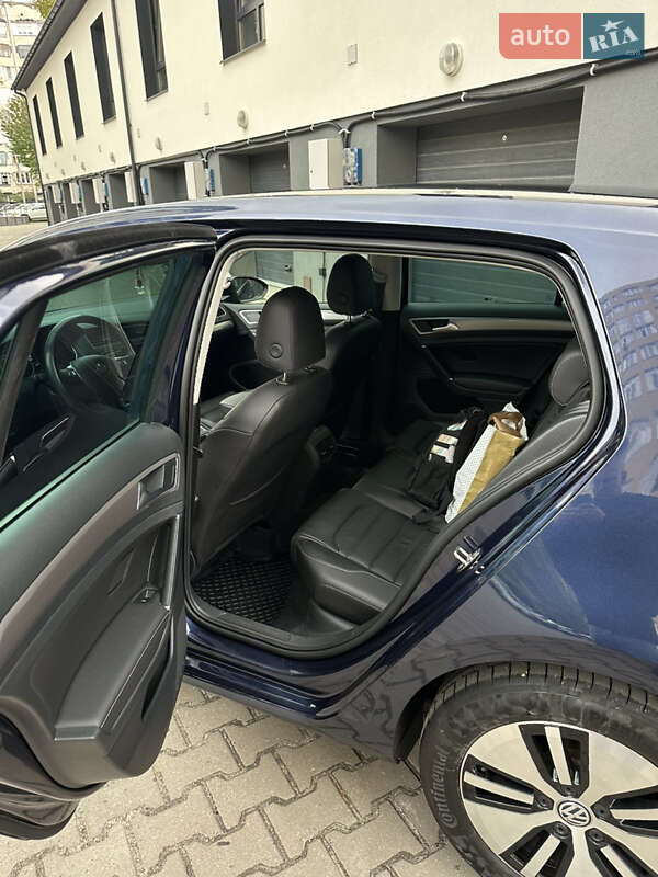 Хетчбек Volkswagen e-Golf 2017 в Рівному