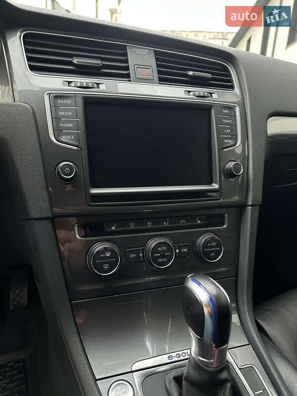 Хетчбек Volkswagen e-Golf 2017 в Рівному