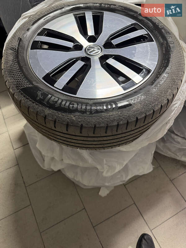 Хэтчбек Volkswagen e-Golf 2016 в Львове