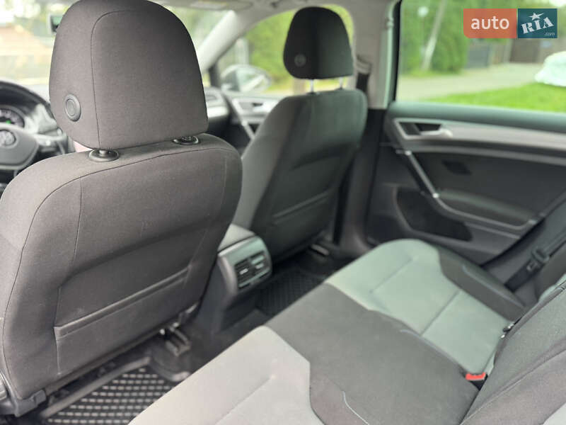 Хетчбек Volkswagen e-Golf 2015 в Рівному