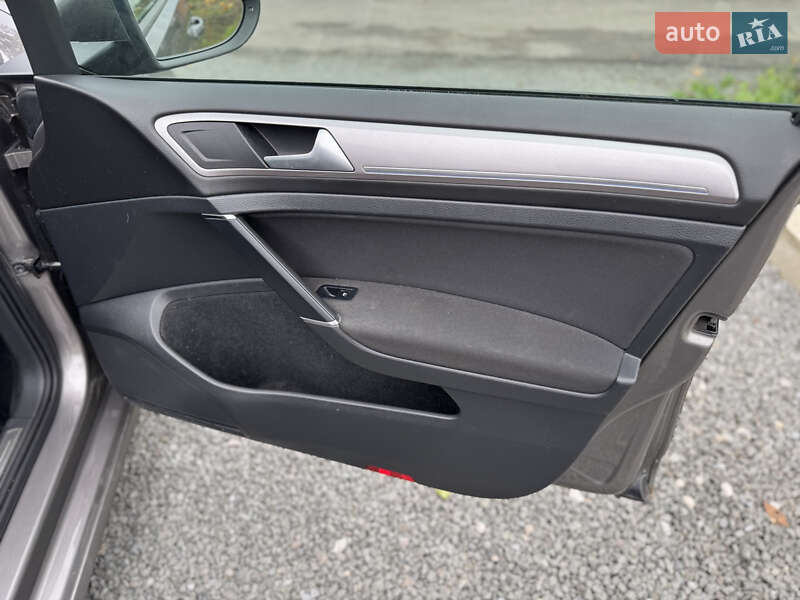 Хетчбек Volkswagen e-Golf 2015 в Рівному