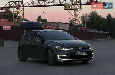 Хэтчбек Volkswagen e-Golf 2019 в Здолбунове