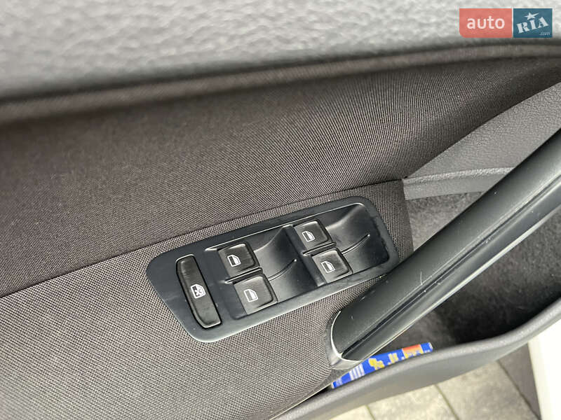 Хетчбек Volkswagen e-Golf 2014 в Львові