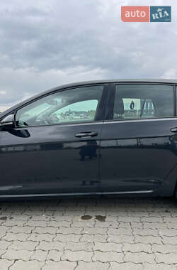 Хетчбек Volkswagen e-Golf 2020 в  фото 12 Хетчбек Volkswagen e-Golf 2020 в