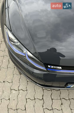 Хетчбек Volkswagen e-Golf 2020 в  фото 22 Хетчбек Volkswagen e-Golf 2020 в