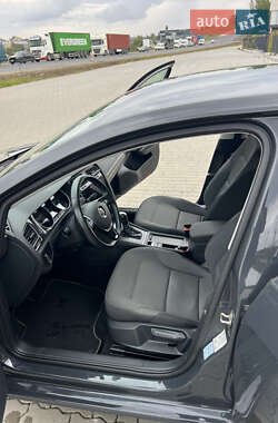 Хетчбек Volkswagen e-Golf 2020 в  фото 34 Хетчбек Volkswagen e-Golf 2020 в