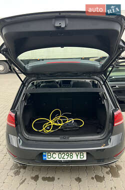 Хетчбек Volkswagen e-Golf 2020 в  фото 49 Хетчбек Volkswagen e-Golf 2020 в