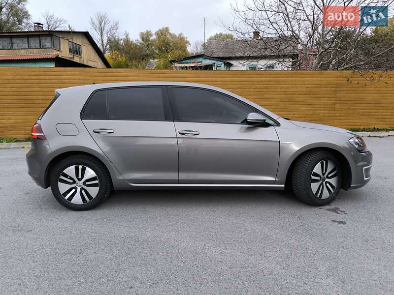 Хэтчбек Volkswagen e-Golf 2015 в Чернигове