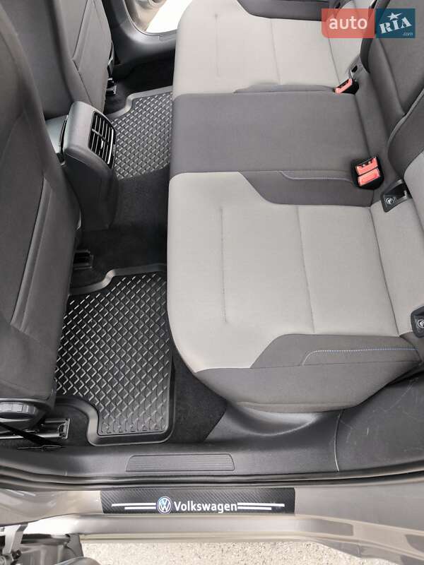 Хэтчбек Volkswagen e-Golf 2015 в Чернигове