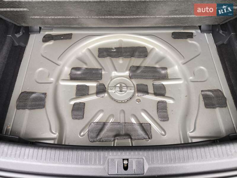 Хэтчбек Volkswagen e-Golf 2015 в Чернигове