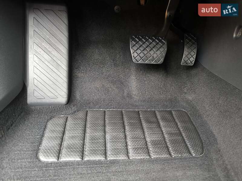 Хэтчбек Volkswagen e-Golf 2015 в Чернигове