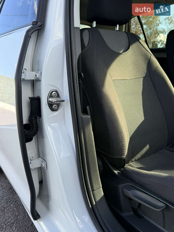 Хетчбек Volkswagen e-Golf 2016 в Житомирі