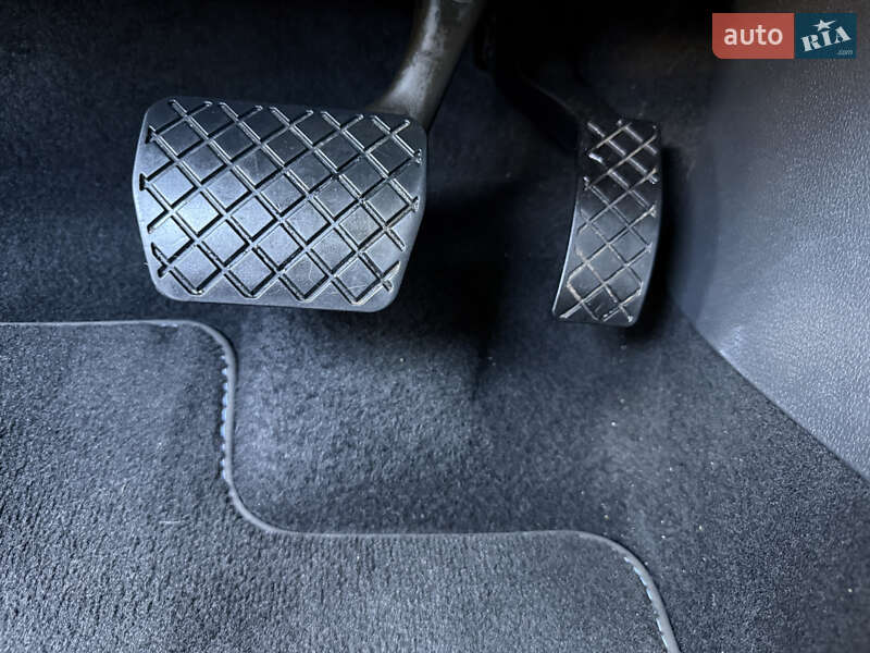 Хетчбек Volkswagen e-Golf 2016 в Житомирі