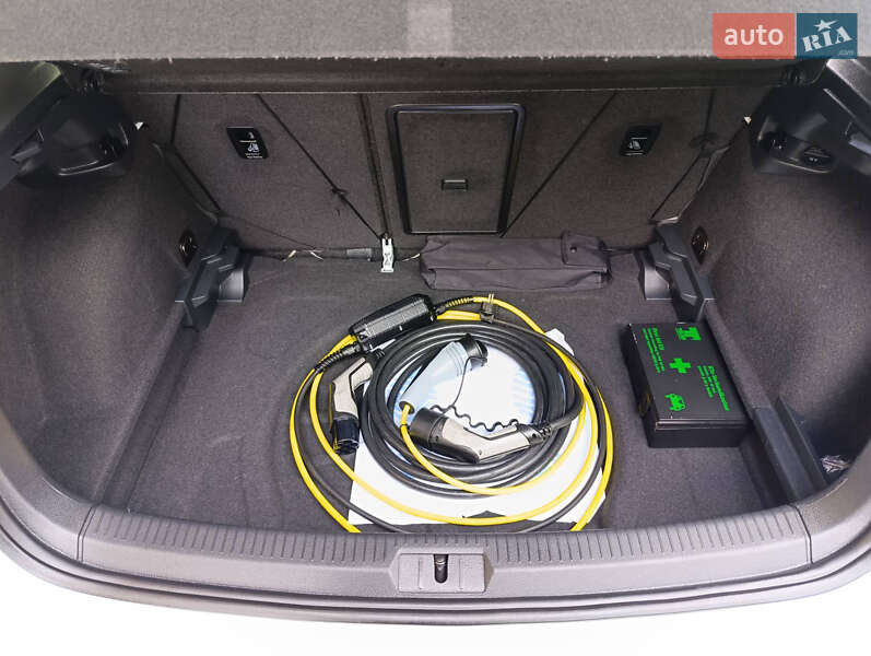 Хетчбек Volkswagen e-Golf 2016 в Житомирі