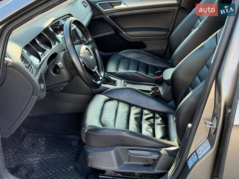 Хетчбек Volkswagen e-Golf 2016 в Вінниці