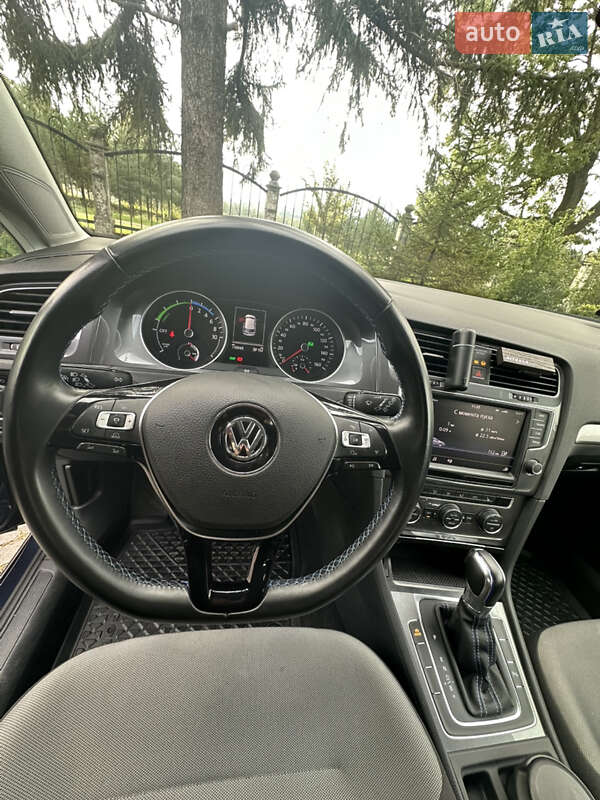 Хэтчбек Volkswagen e-Golf 2015 в Львове