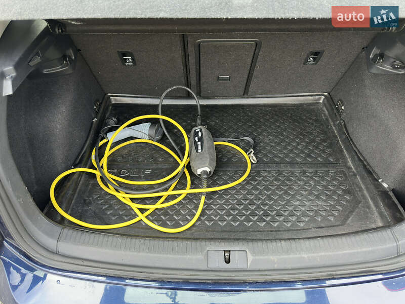 Хэтчбек Volkswagen e-Golf 2015 в Львове