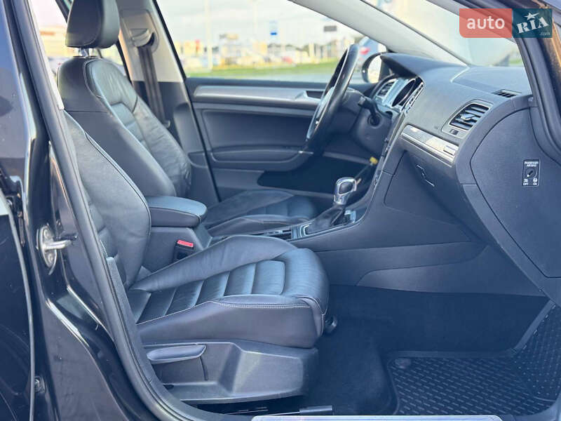 Хэтчбек Volkswagen e-Golf 2016 в Львове