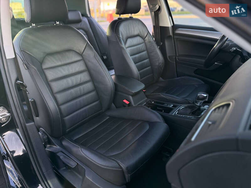 Хэтчбек Volkswagen e-Golf 2016 в Львове