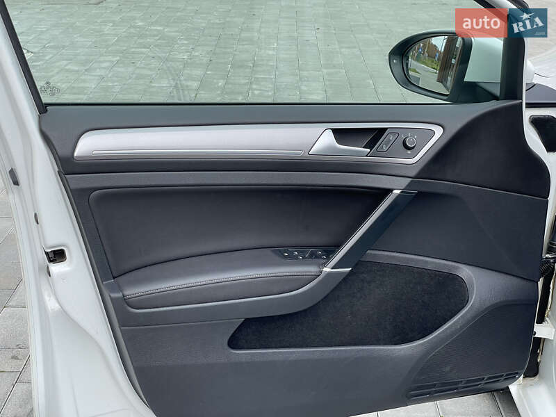 Хэтчбек Volkswagen e-Golf 2014 в Луцке фото 15 Хэтчбек Volkswagen e-Golf 2014 в Луцке