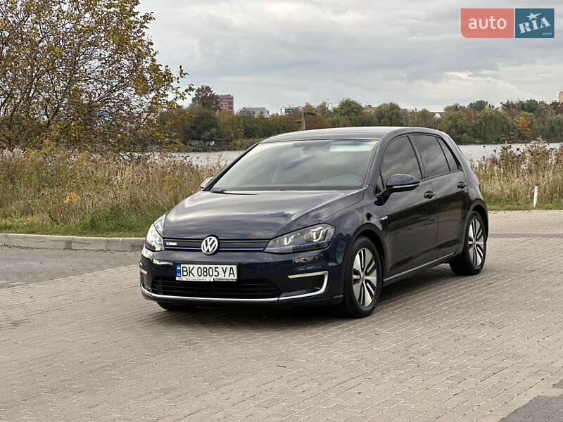 Хетчбек Volkswagen e-Golf 2015 в Рівному