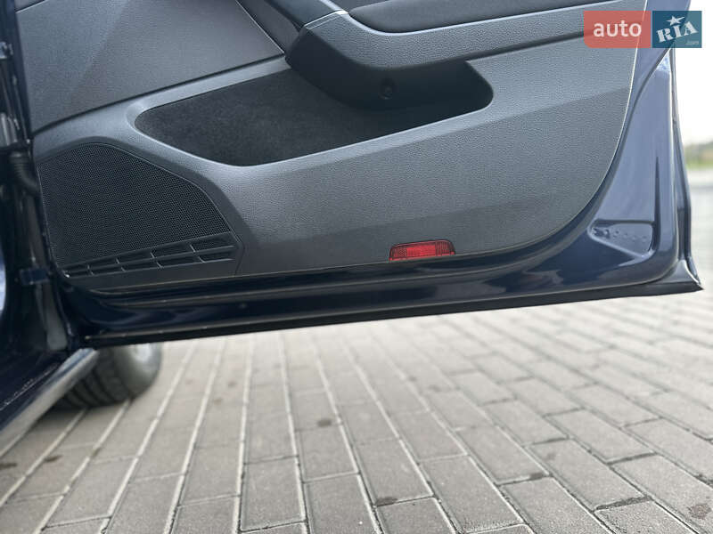 Хетчбек Volkswagen e-Golf 2015 в Рівному