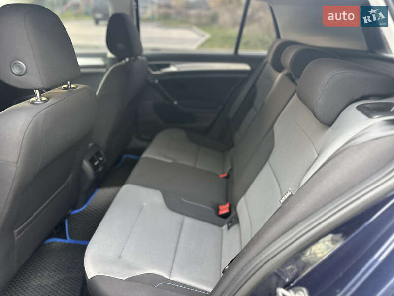 Хетчбек Volkswagen e-Golf 2015 в Рівному