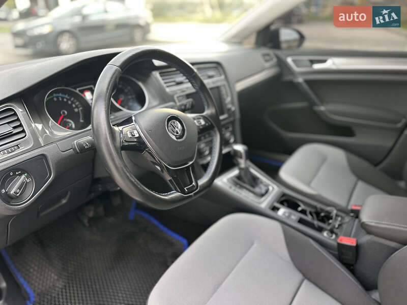 Хетчбек Volkswagen e-Golf 2015 в Рівному
