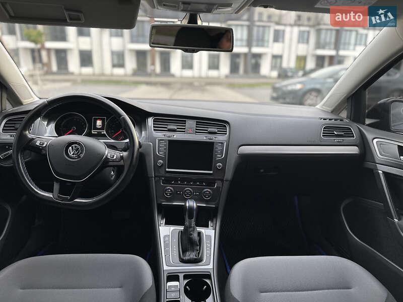 Хетчбек Volkswagen e-Golf 2015 в Рівному