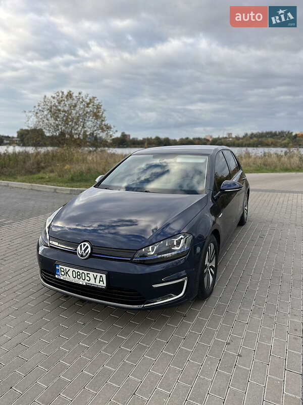 Хетчбек Volkswagen e-Golf 2015 в Рівному