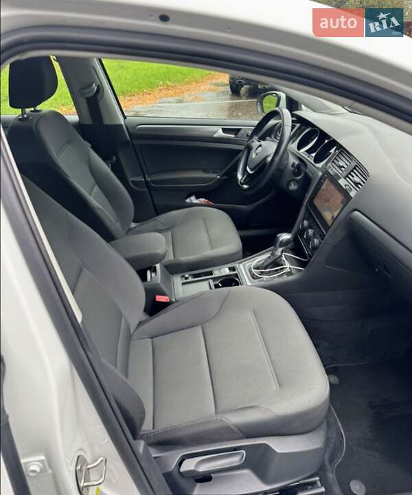 Хэтчбек Volkswagen e-Golf 2017 в Кривом Роге