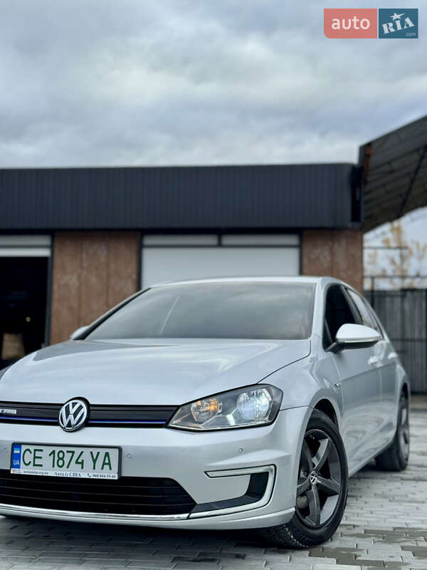 Хэтчбек Volkswagen e-Golf 2015 в Черновцах