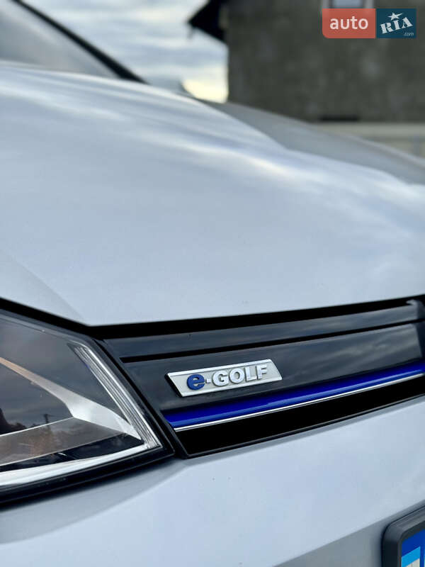 Хэтчбек Volkswagen e-Golf 2015 в Черновцах