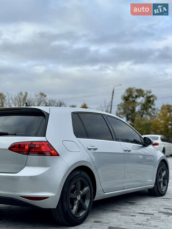 Хэтчбек Volkswagen e-Golf 2015 в Черновцах