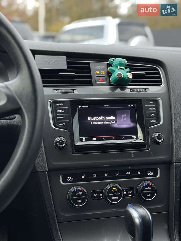 Хэтчбек Volkswagen e-Golf 2015 в Черновцах