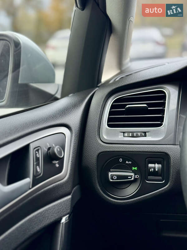 Хэтчбек Volkswagen e-Golf 2015 в Черновцах