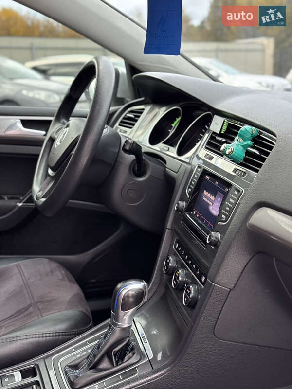 Хэтчбек Volkswagen e-Golf 2015 в Черновцах