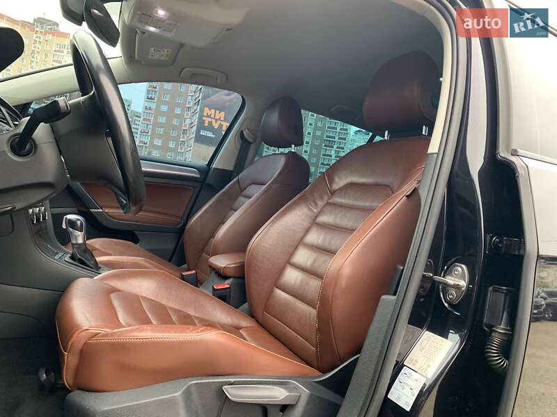 Хэтчбек Volkswagen e-Golf 2016 в Киеве