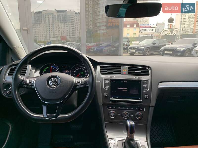 Хэтчбек Volkswagen e-Golf 2016 в Киеве