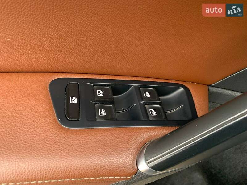 Хэтчбек Volkswagen e-Golf 2016 в Киеве