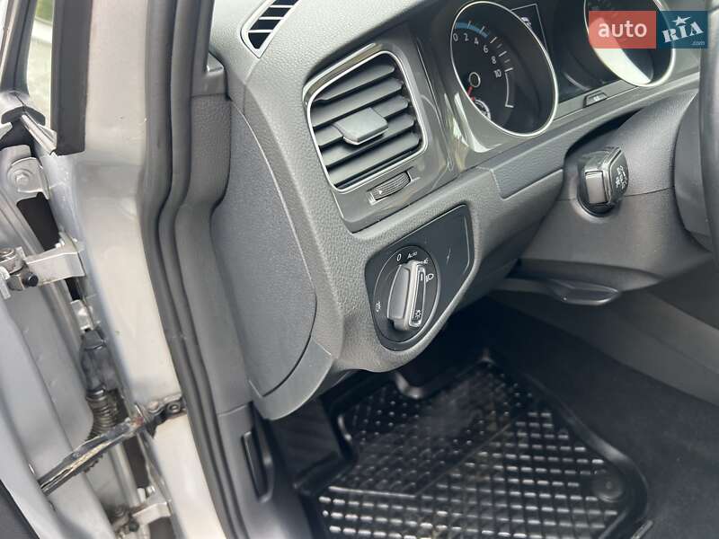 Хэтчбек Volkswagen e-Golf 2016 в Ровно фото 25 Хэтчбек Volkswagen e-Golf 2016 в Ровно