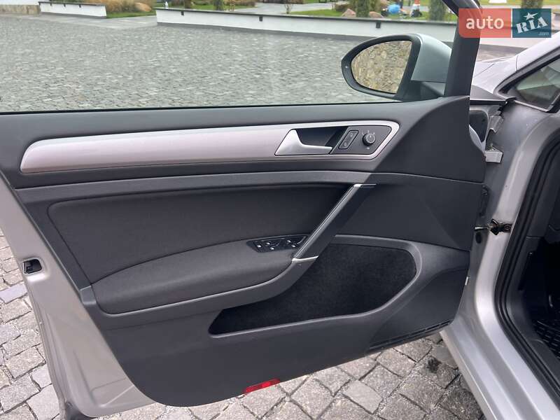 Хэтчбек Volkswagen e-Golf 2016 в Ровно фото 27 Хэтчбек Volkswagen e-Golf 2016 в Ровно