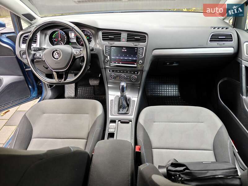 Хэтчбек Volkswagen e-Golf 2015 в Ивано-Франковске