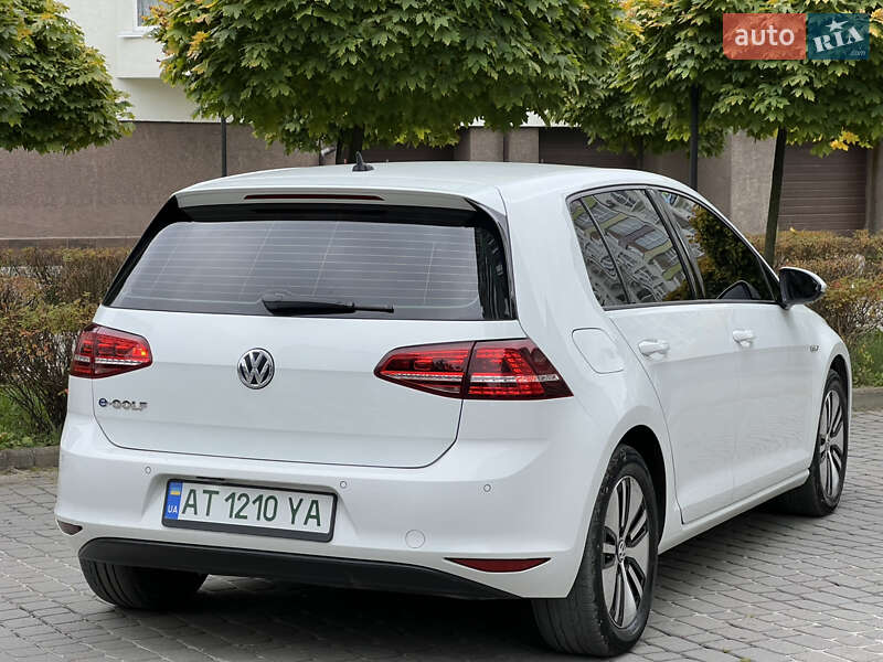 Хетчбек Volkswagen e-Golf 2015 в Івано-Франківську