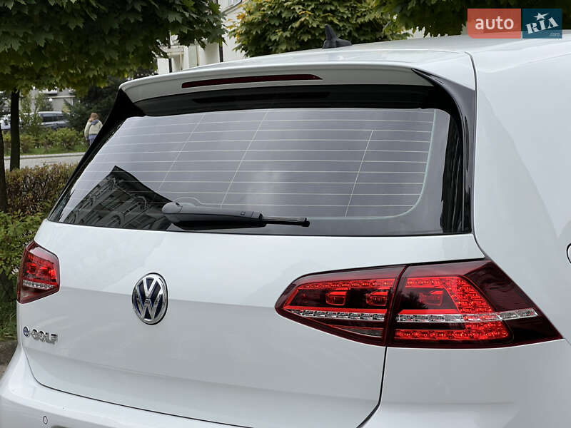 Хетчбек Volkswagen e-Golf 2015 в Івано-Франківську