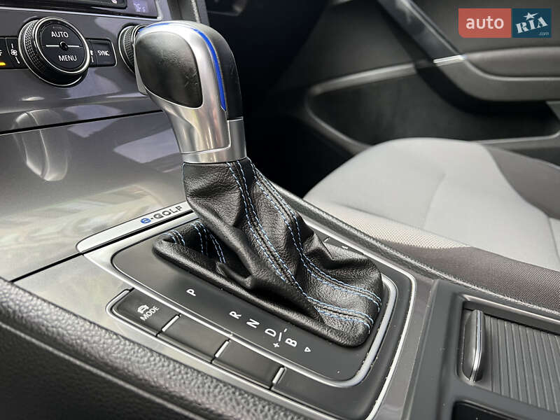 Хетчбек Volkswagen e-Golf 2015 в Івано-Франківську