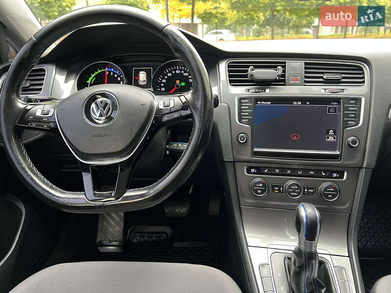 Хетчбек Volkswagen e-Golf 2015 в Івано-Франківську