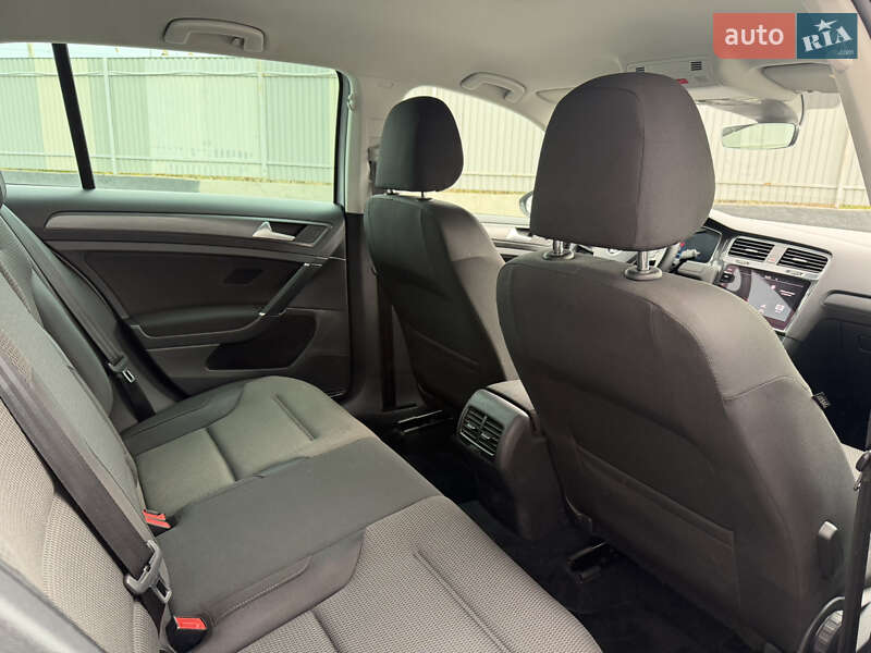 Хэтчбек Volkswagen e-Golf 2017 в Виннице фото 11 Хэтчбек Volkswagen e-Golf 2017 в Виннице